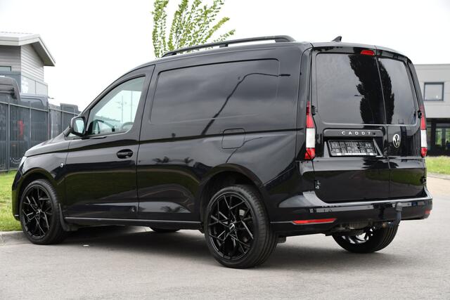 Volkswagen CADDY Cargo 1.5 TSI Black Edition Benzine, Camera, Cruise, Carplay, LED, 115pk, Automaat, Stoelverwarming, NAVI, Trekhaak, Uniek!