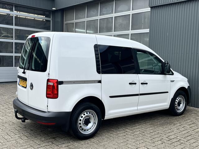 Volkswagen CADDY 2.0 TDI L1H1 Airco Cruise controle Schuifdeur Trekhaak 1400kg trekgewicht Telefoonverbinding Parkeersensoren achter 1e eigenaar 2-Persoons Euro 6