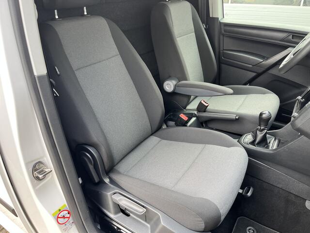 Volkswagen CADDY 2.0 TDI L1H1 Airco Cruise controle Schuifdeur Trekhaak 1400kg trekgewicht Telefoonverbinding Parkeersensoren achter 1e eigenaar 2-Persoons Euro 6