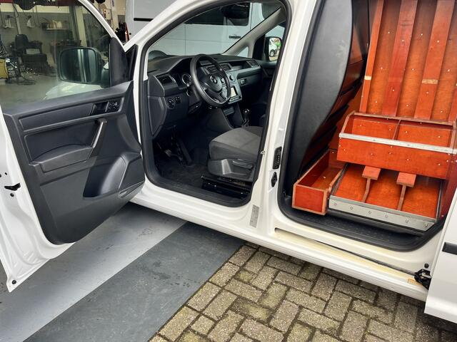 Volkswagen CADDY 2.0 TDI L1H1 2x Schuifdeur Airco Cruise controle Trekhaak 1400kg trekgewicht Telefoon verbinding kastinrichting Ladekasten 1e eigenaar 2-Persoons Euro 6