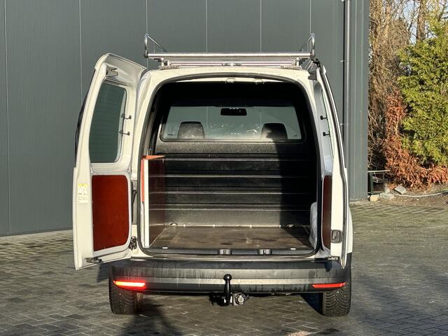 Volkswagen CADDY 1.4 TSI 126 PK / DSG AUTOMAAT / L1H1 / 1e EIG. / TREKHAAK / IMPERIAAL / AIRCO / CRUISE / NAVI / APPLE CARPLAY