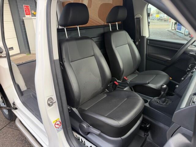 Volkswagen CADDY 1.4 TGI L1H1 EcoFuel Trendline AIRCO I MULTIMEDIA I TREKHAAK I SIDEBARS I 1e EIGENAAR I RIJDEN OP GROEN GAS = CO2 NEUTRAAL I COMPLETE ONDERHOUDSHISTORIE