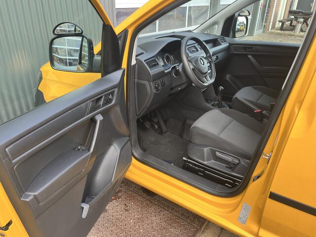 Volkswagen CADDY 2.0 TDI L1H1 Airco Cruise controle Trekhaak 1400kg trekgewicht Parkeersensoren achter Schuifdeur Telefoon verbinding Euro 6 Bpm vrij voor particulier gebruik!!