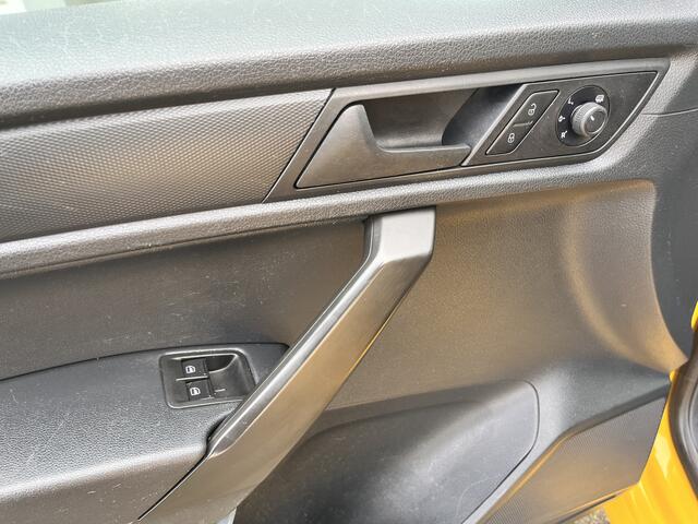 Volkswagen CADDY 2.0 TDI L1H1 Imperiaal Airco Cruise controle Trekhaak 1400kg trekgewicht Parkeersensoren achter Schuifdeur Telefoon verbinding 1e eigenaar Euro 6 bpm vrij voor particulier gebruik !!