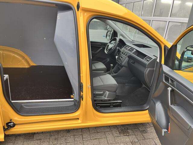 Volkswagen CADDY 2.0 TDI L1H1 Airco Cruise controle Trekhaak 1400kg trekgewicht Parkeersensoren achter Schuifdeur Telefoon verbinding 1e eigenaar Euro 6 bpm vrij voor particulier gebruik !!