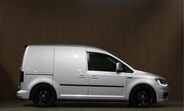 Volkswagen CADDY 2.0 TDI 185 PK DSG R-Line | Camera | CarPlay | Alarm | ACC | Lane Assist | Trekhaak | Navigatie | PDC | DAB | Nieuwe APK | NAP Logisch