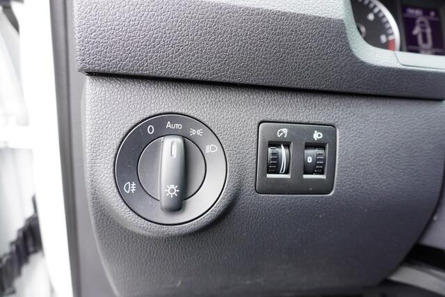 Volkswagen CADDY MARGE 102pk Euro6 Automaat Navigatie Parkeersensoren Trekhaak 17" Velgen LED + Xenon Airco