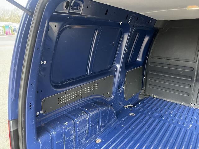 Volkswagen CADDY MAXI Caddy Cargo 1.0 TSI Lange wielbasis, benzine motor, btw verrekenbaar, radio met telefoonvoorbereiding.