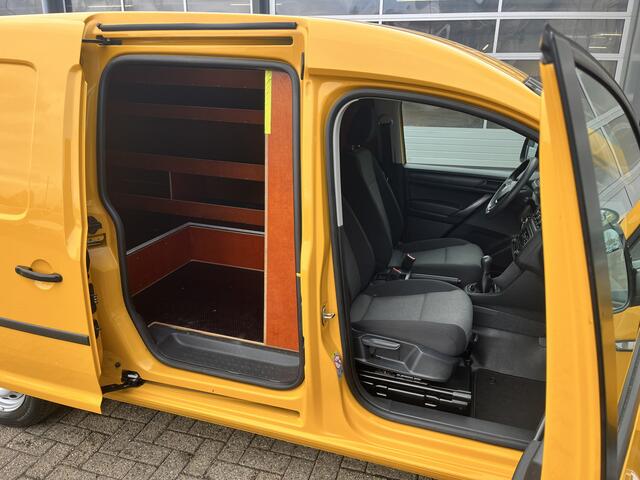 Volkswagen CADDY MAXI 2.0 TDI L2H1 Airco Cruise controle Trekhaak 1500kg trekgewicht Parkeersensoren achter Kastinrichting Schuifdeur Telefoon verbinding 1e eigenaar Euro 6 Verlengd bpm vrij voor particulier gebruik !!