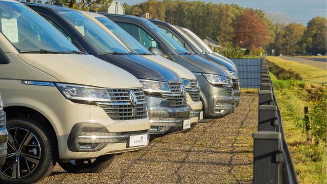 Volkswagen CARAVELLE T6.1 2.0 TDI 150 PK/204 PK DSG L2H1 DUB/CAB 40x VOORRAAD | ACC| LED | Privacy Glas | Bijrijdersbank | Apple Carplay |