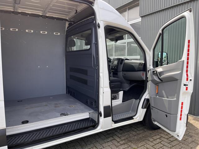 Volkswagen CRAFTER 2.0 TDI L2H2 Airco Cruise controle Trekhaak 3500kg trekgewicht Lang hoog 1e eigenaar Dealer onderhouden Euro 6 Bpm vrij voor particulier gebruik !!