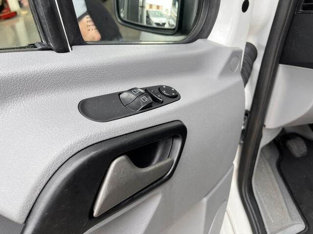 Volkswagen CRAFTER 2.0 TDI L2H2 Airco Cruise controle Trekhaak 3500kg trekgewicht Lang hoog 1e eigenaar Dealer onderhouden Euro 6 Bpm vrij voor particulier gebruik !!
