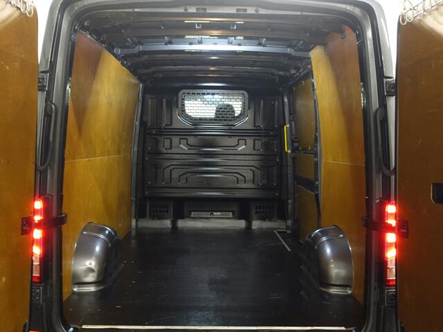 Volkswagen CRAFTER 35 2.0 TDI Euro 6 L2H1 Highline+ Aut- 3 Pers, CarPlay, Ergo Comfort, Cruise, Clima, Grijs Kenteken