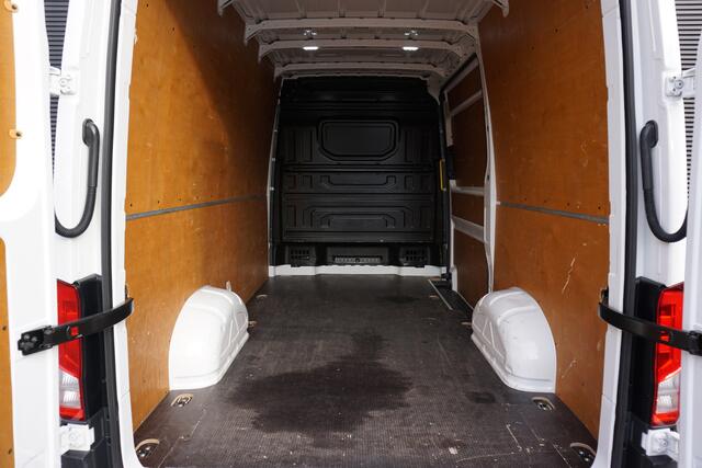 Volkswagen CRAFTER 30 2.0 TDI L3H3 Highline | 140PK | App-Connect | Trekhaak | Camera
