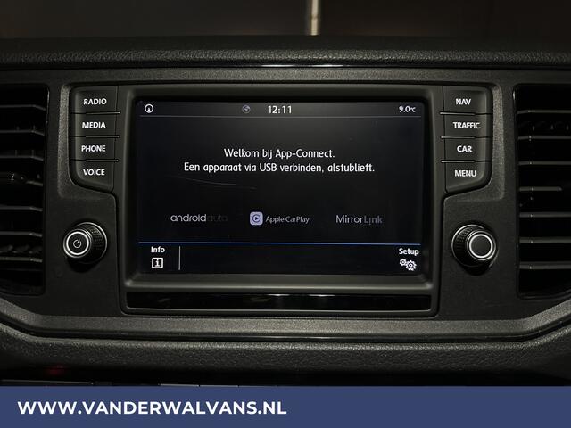 Volkswagen CRAFTER 2.0 TDI 141pk L3H3 L2H2 Euro6 Airco | Navigatie | Apple Carplay | Cruisecontrol Android Auto, Bijrijdersbank, 3000kg trekvermogen