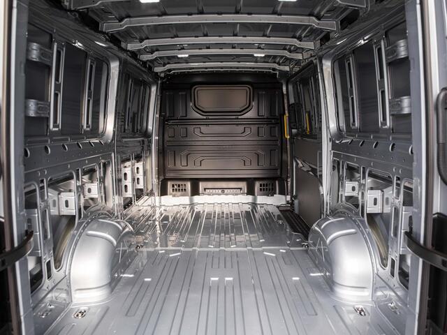 Volkswagen CRAFTER Trendline L3 2.0 TDI 140 pk) GVW 3.0T | 369532 | Achterdeuren met vergrote opening | Achteruitrijcamera |Navigatie | Trekhaak |