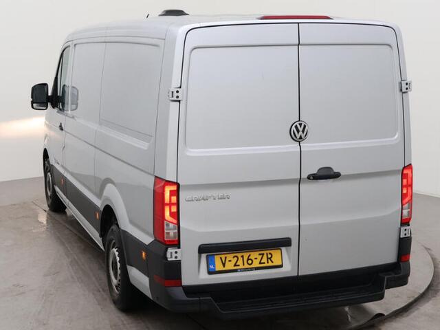 Volkswagen CRAFTER 102pk L3H2 / L2H1 Comfortline Executive+ Navigatie Cruise control Parkeersensoren Airco Euro6