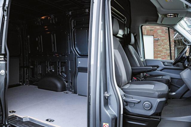 Volkswagen CRAFTER 2.0 TDI 177PK Automaat L3H3 Comfortline 2x LED | NAVI | Ergo. bestuurdersstoel | Camera | Trekhaak |