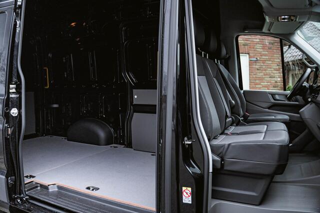 Volkswagen CRAFTER 2.0 TDI 177PK Automaat L3H3 Comfortline 2x LED | NAVI | Camera | Trekhaak | Airco |