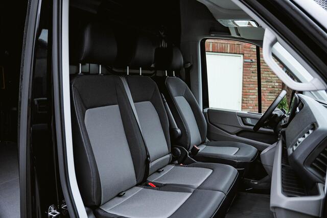 Volkswagen CRAFTER 2.0 TDI 177PK Automaat L3H3 Comfortline 2x LED | NAVI | Camera | Trekhaak | Airco |
