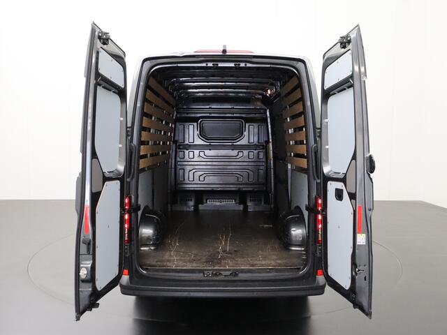 Volkswagen CRAFTER 2.0TDI 140PK DSG Automaat L3H3 | Camera | Airco | Cruise | 3-Persoons