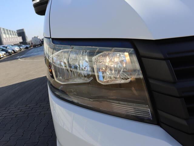 Volkswagen CRAFTER Bedrijfswagens 2.0 TDI L3H3 Highline 103 kW (140 pk) 8 versn auto | Multifunctioneel stuurwiel | Trekhaak met vaste kogel | Cruise control | Ergo Comfortstoel | Opstaptrede op trekbalk |