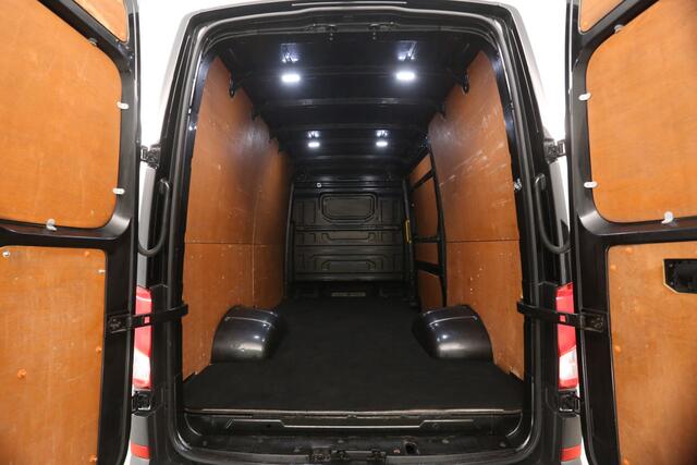 Volkswagen CRAFTER 50 2.0 TDI L3H3 | 177PK | Dubbellucht | 3500KG Trekgew. DSG Automaat Airco Camera Carplay Cruise Trekhaak 3 Persoons Navi PDC