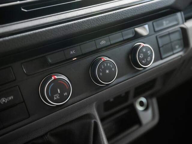 Volkswagen CRAFTER 35 2.0 TDI L4H3 (DUBBELE SCHUIFDEUREN, APPLE CARPLAY, CAMERA, AIRCO, ELEK RAMEN, 3 ZITPLAATSEN, BLUETOOTH, NIEUWE APK, NIEUWSTAAT)