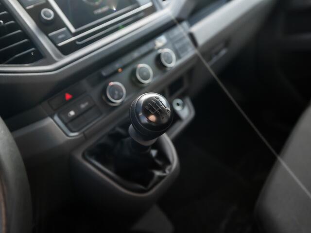 Volkswagen CRAFTER 35 2.0 TDI L4H3 (DUBBELE SCHUIFDEUREN, APPLE CARPLAY, CAMERA, AIRCO, ELEK RAMEN, 3 ZITPLAATSEN, BLUETOOTH, NIEUWE APK, NIEUWSTAAT)