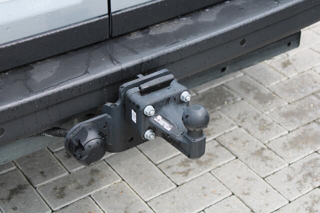 Volkswagen CRAFTER 35 2.0 TDI L4H3 Highline 177pk - Navi - Geveerde Stoelen - Adaptive Cruise - Blind Spot - Camera - Trekhaak - LM velgen - Rijklaar