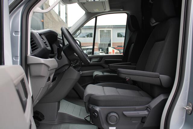 Volkswagen CRAFTER 35 2.0 TDI L4H3 Highline 177pk - Navi - Geveerde Stoelen - Adaptive Cruise - Blind Spot - Camera - Trekhaak - LM velgen - Rijklaar