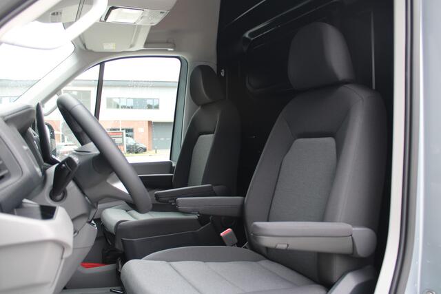 Volkswagen CRAFTER 35 2.0 TDI L4H3 Highline 177pk - Navi - Geveerde Stoelen - Adaptive Cruise - Blind Spot - Camera - Trekhaak - LM velgen - Rijklaar