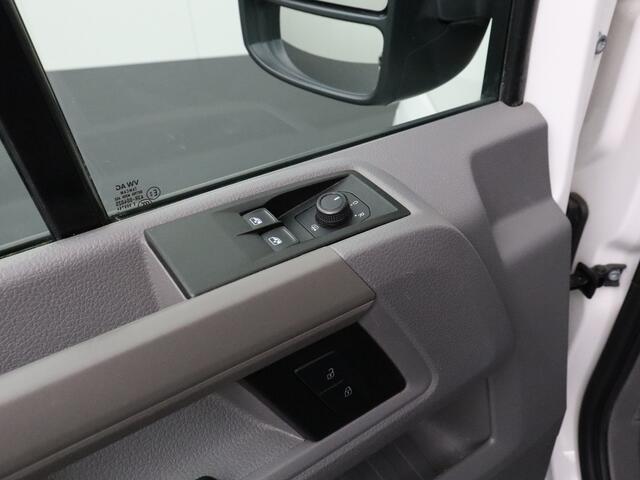 Volkswagen CRAFTER 2.0TDI 140PK L3H3 | Navigatie | Camera | 3-Persoons | Airco | Cruise