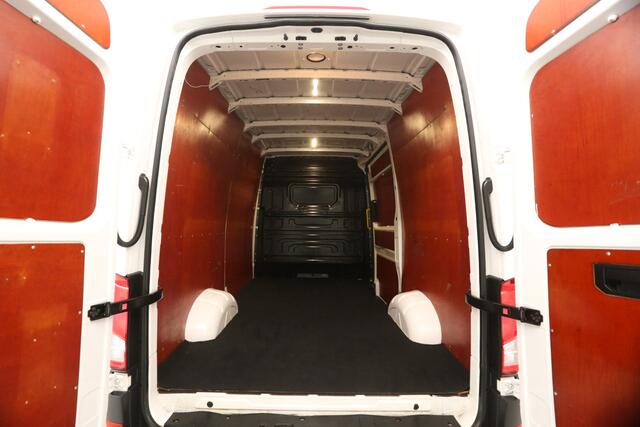 Volkswagen CRAFTER 35 2.0 TDI L3H3 177PK 3500KG Trekgew. Trekhaak Airco Cruise 3 Persoons Elektrpakket