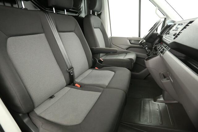 Volkswagen CRAFTER 35 2.0 TDI L3H3 177PK 3500KG Trekgew. Trekhaak Airco Cruise 3 Persoons Elektrpakket
