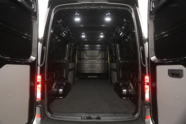 Volkswagen CRAFTER 2.0 TDI DSG HERRO EDITION L3H3 140PK | FACELIFT MODEL | BPM VRIJ | NIEUW 3000KG 2XSCHUIFDEUR TREKHAAK VIRTUAL ADAPTIVE CRUISE LED CARPLAY 17"LMV