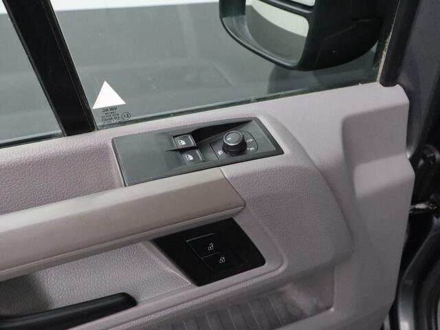 Volkswagen CRAFTER 2.0TDI 140PK DSG Automaat L3H3 | Trekhaak | Navigatie | Camera | 3-Persoons | Betimmering