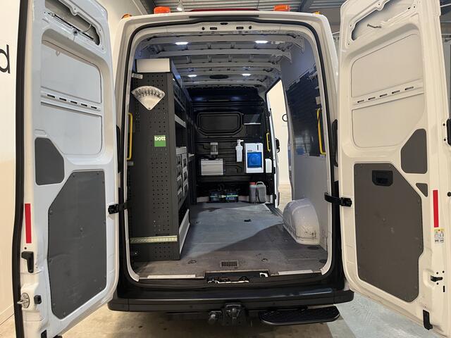 Volkswagen CRAFTER 35 2.0 TDI L3H3 180 PK Servicebus / Bott Inrichting / Euro 6 / Trekhaak 3000 KG / 220V. / Airco / Navigatie / CarPlay / Cruise Control / PDC 85.250 KM !!