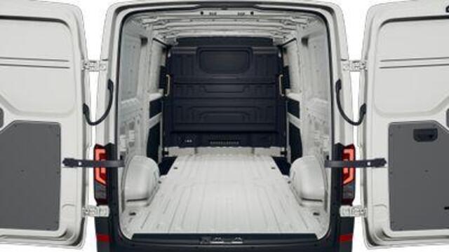 Volkswagen CRAFTER Bedrijfswagens Trendline L3 2.0 TDI EU6 140 pk GVW 3.0T NETTO DEAL!! Zijschuifdeur links en rechts! Trekhaak! VOORRAAD!! !