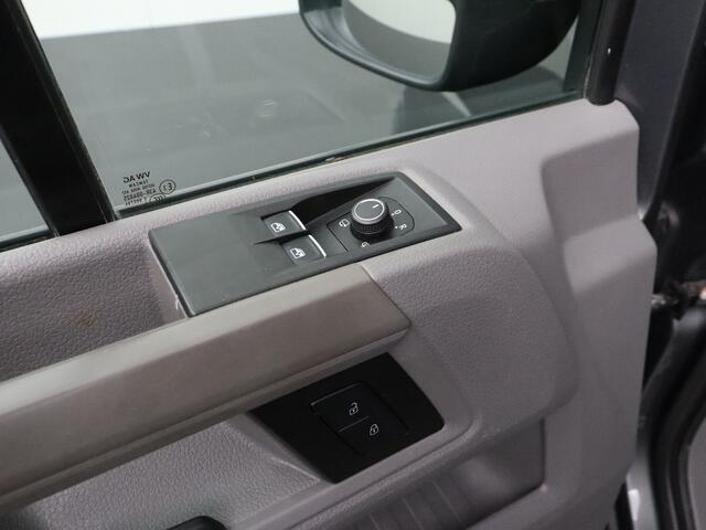 Volkswagen CRAFTER 2.0 TDI 177PK L3H3 Highline | V-Edition | Airco | Camera | 3500Kg Trekhaak
