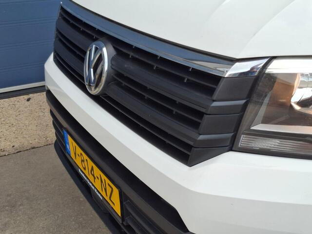 Volkswagen CRAFTER 35 2.0 TDI L3H3 Trendline IMPERIAL / TREKHAAK / EURO 6 / NAP / CAMERA