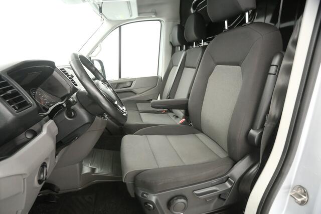 Volkswagen CRAFTER 35 2.0 TDI L3H3 140PK 3000kg Trekgew. Trekhaak Airco Camera Cruise Carplay Navi PDC 3 Persoons