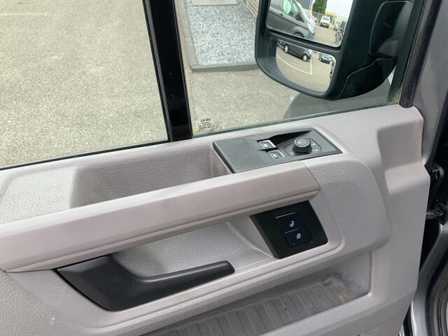 Volkswagen CRAFTER 35 2.0 TDI L3H3 Automaat Cruise Camera leer 3 Zits Camera Trekhaak 3000 kg Navi Alu Velg Dub Schuifdeur Euro 6