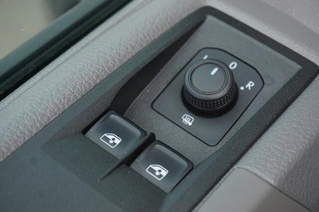 Volkswagen CRAFTER 35 2.0 TDI L3H3 177PK | Camera | Navi | Cruise-Control | Trekhaak | Parkeersensoren