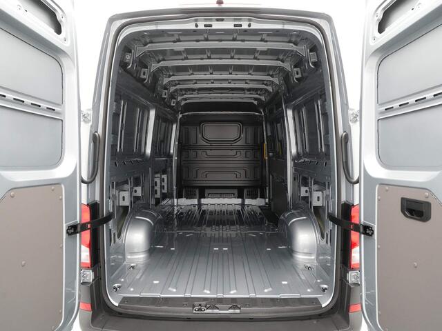 Volkswagen CRAFTER 2.0 TDI 103kW 140PK GVW 3.5T WB 3640mm L3H3 Exclusive AUT BPM vrij! Operational Lease vanaf ¤ 990,-