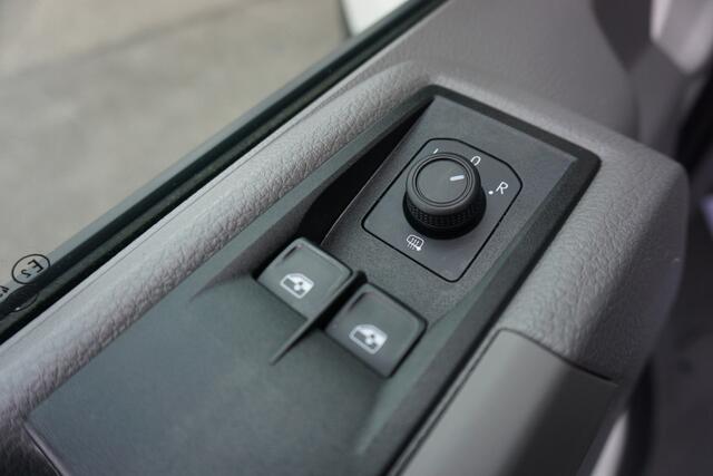 Volkswagen CRAFTER 35 2.0 TDI L3H3 140PK | Trekhaak | Camera | App- Connect | Cruise-Control