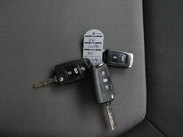 Volkswagen CRAFTER 2.0TDi 140PK DSG Automaat L3H2 | Led Adaptive Cruise | Standverwarming | Leder | 3-Persoons | Betimmering | Trekhaak