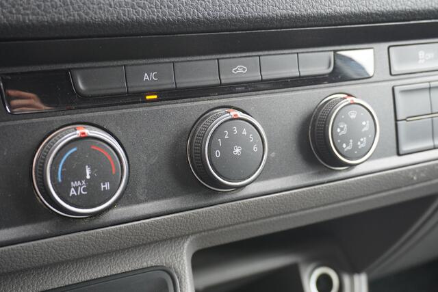 Volkswagen CRAFTER 2.0 TDI L3H3 EURO 6 - Airco - Navi - Cruise - Trekhaak - ¤19.950,- Excl.