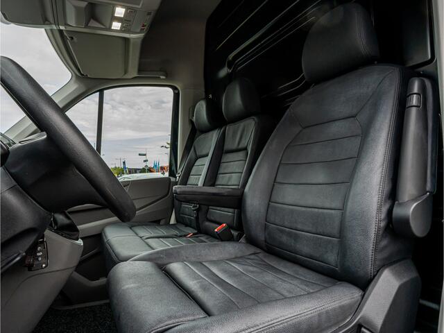 Volkswagen CRAFTER 35 2.0 TDI L3H3 Highline LED LEDER CAMERA TREKHAAK CRUISE APPLE CARPLAY 177 PK BOMVOL!!