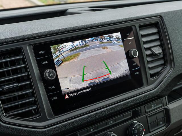 Volkswagen CRAFTER 35 2.0 TDI L3H3 Highline LED LEDER CAMERA TREKHAAK CRUISE APPLE CARPLAY 177 PK BOMVOL!!